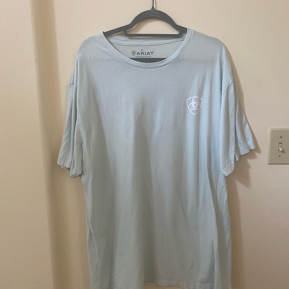 ARIAT BY BUCKLE MENS LIGHT BLUE GRAPHIC SHORT SLEEVE T SHORT SIZE XXL